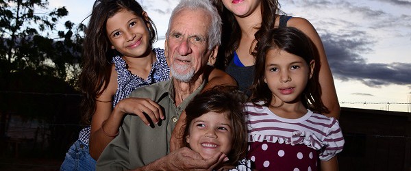 Esta es la historia de la donación de un tesoro: el archivo fotográfico que ha guardado JJ Castro tras su retiro.  Después de un homenaje que se le hizo en [&hellip;]