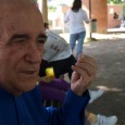 Armando Quintero Laplume sabe hablar con las manos y con su voz de amigo que no te va a fallar; es profesor, escritor de cuentos infantiles, pintor y dibujante, pero [&hellip;]